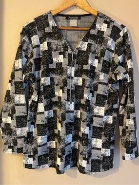 Julia Divina Black White Geometric Pixel Block Half Zip Long Sleeve Top L